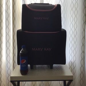 Mary Kay 2-piece trolly and make-up Case New